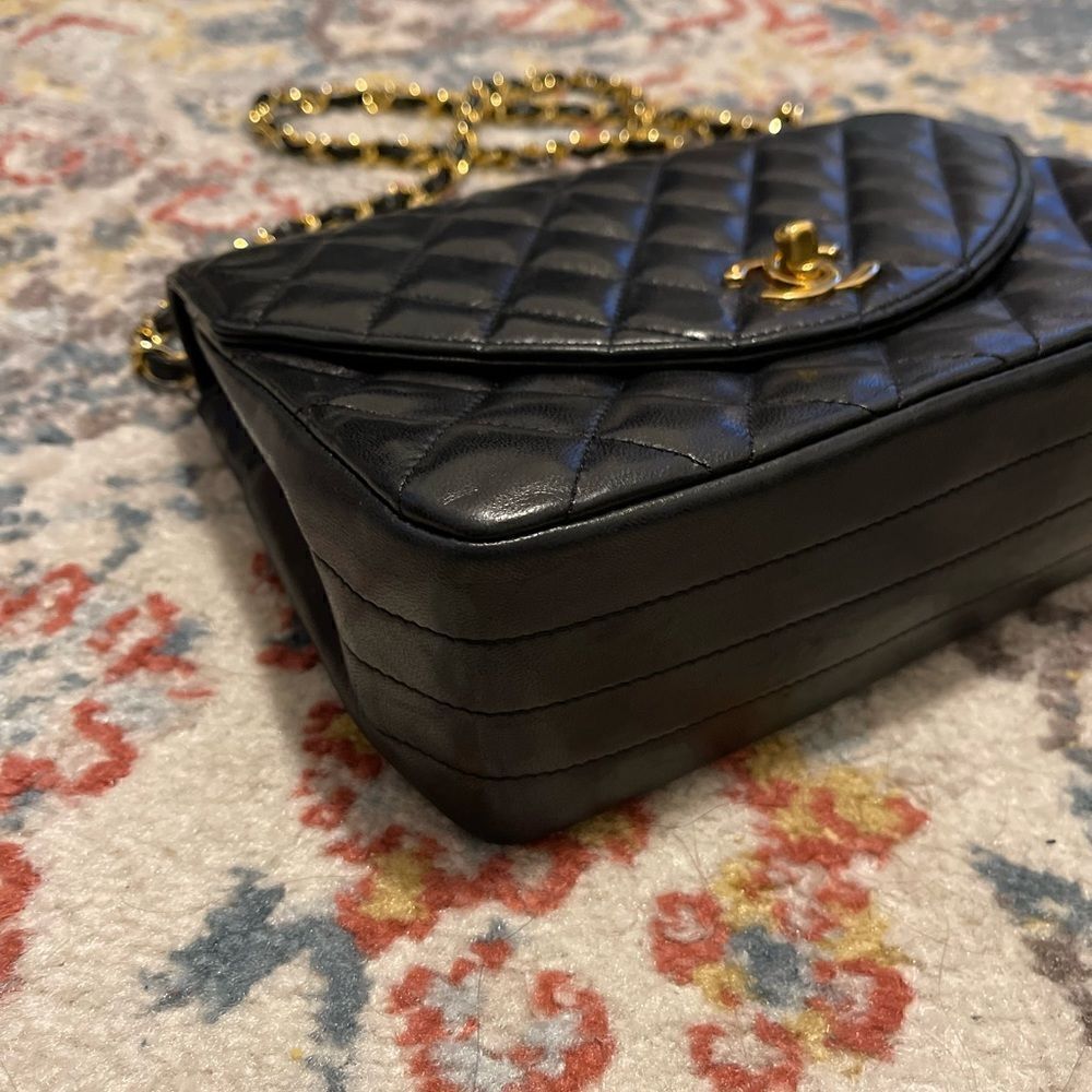 Chanel Vintage Black Round Single Flap Lambskin 24k Gold Hardware - Picture 9 of 12